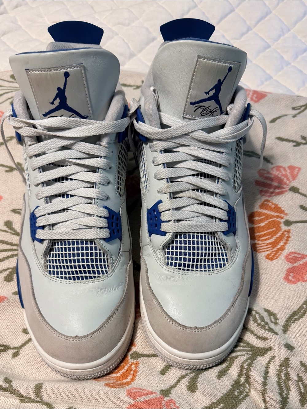 Jordan Men’s Retro Sneakers - White & Blue